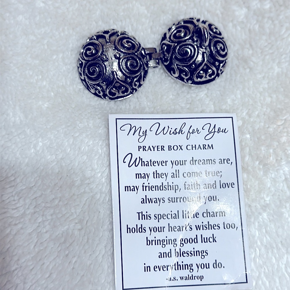 Prayer Box Charm - Picture 4 of 4